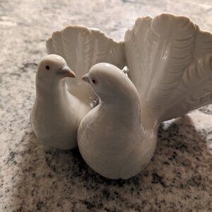 Lladro "Couple Of Doves" Figurine